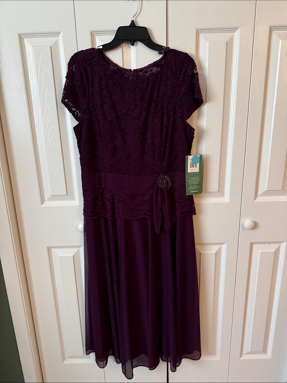 Lace-Overlay Midi Dress in Deep Plum with Waist Accent